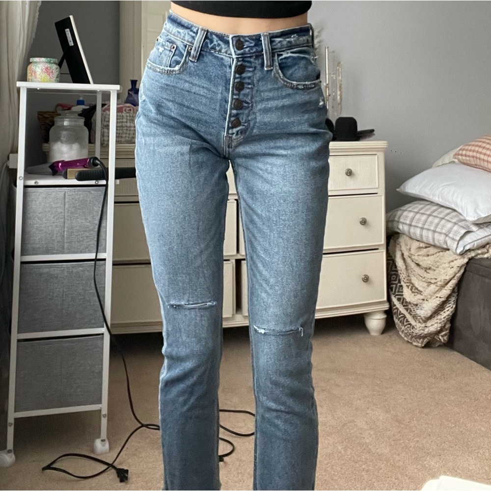 Abercrombie Jeans! Size 24 (00) fits 0. Medium wash mom jean.